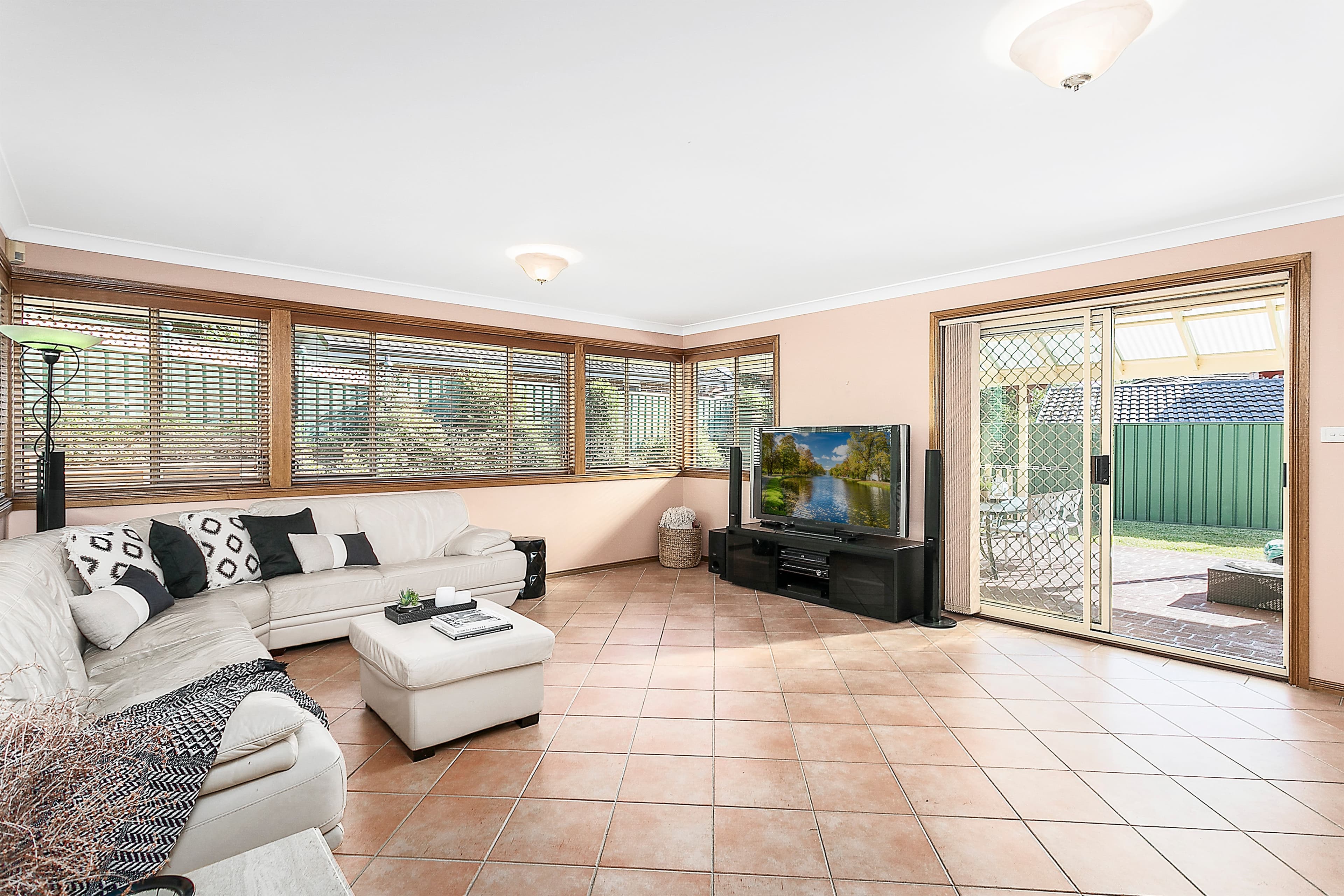 10 Priest Place, Barden Ridge, Barden Ridge - Thumbnail 3