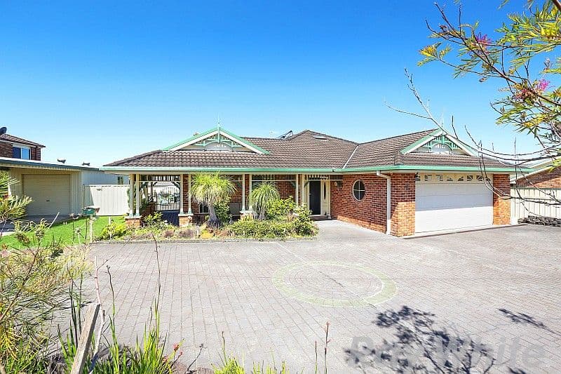 2 Ebony Drive, Hamlyn Terrace - Image 1