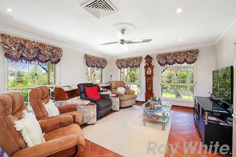 2 Ebony Drive, Hamlyn Terrace - Thumbnail 4