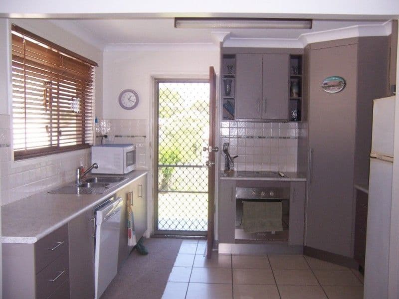 34 Pickett Street, SVENSSON HEIGHTS QLD 4670, Svensson Heights - Thumbnail 2