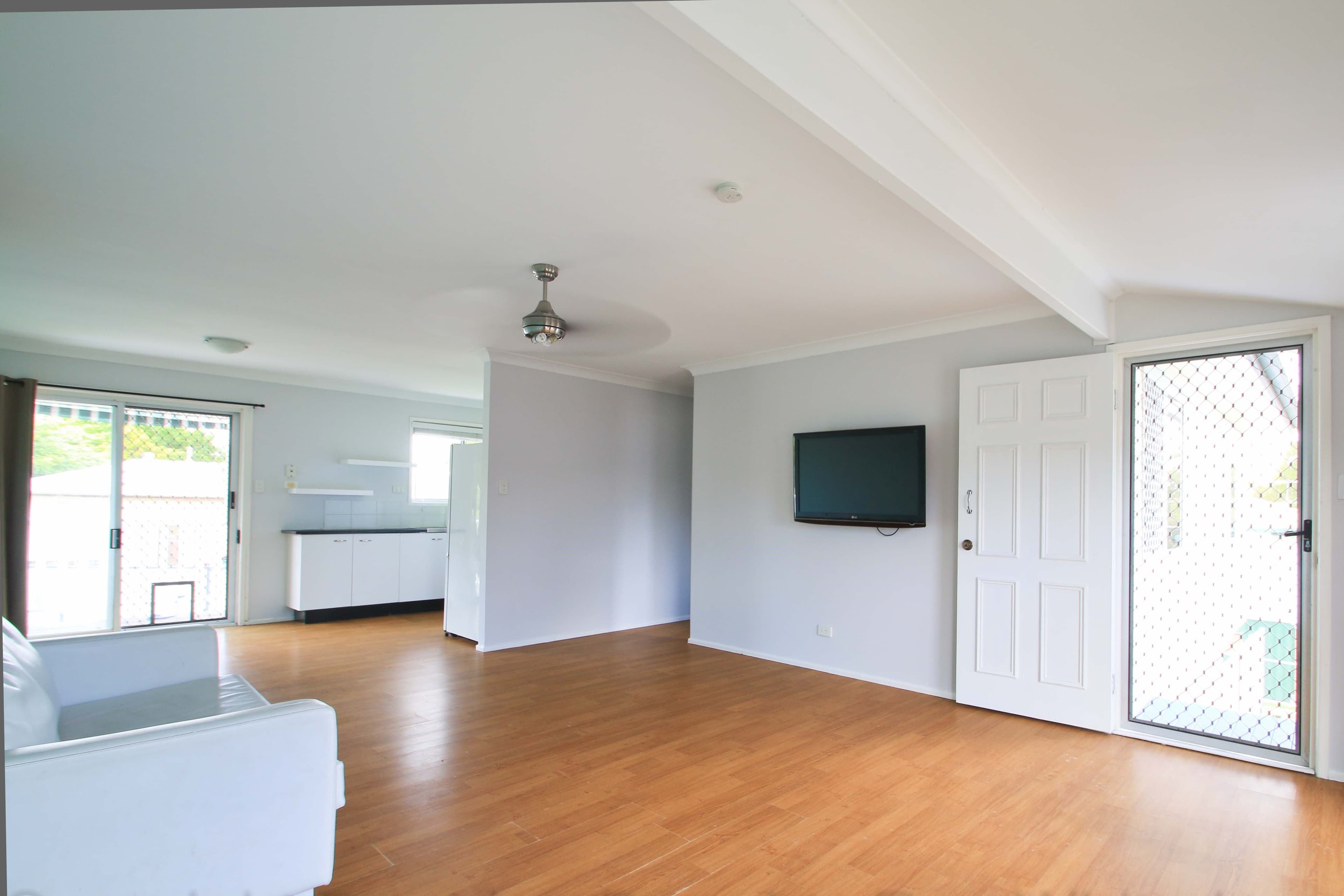 5 Skinner Crescent, Silkstone QLD 4304, Silkstone - Thumbnail 2