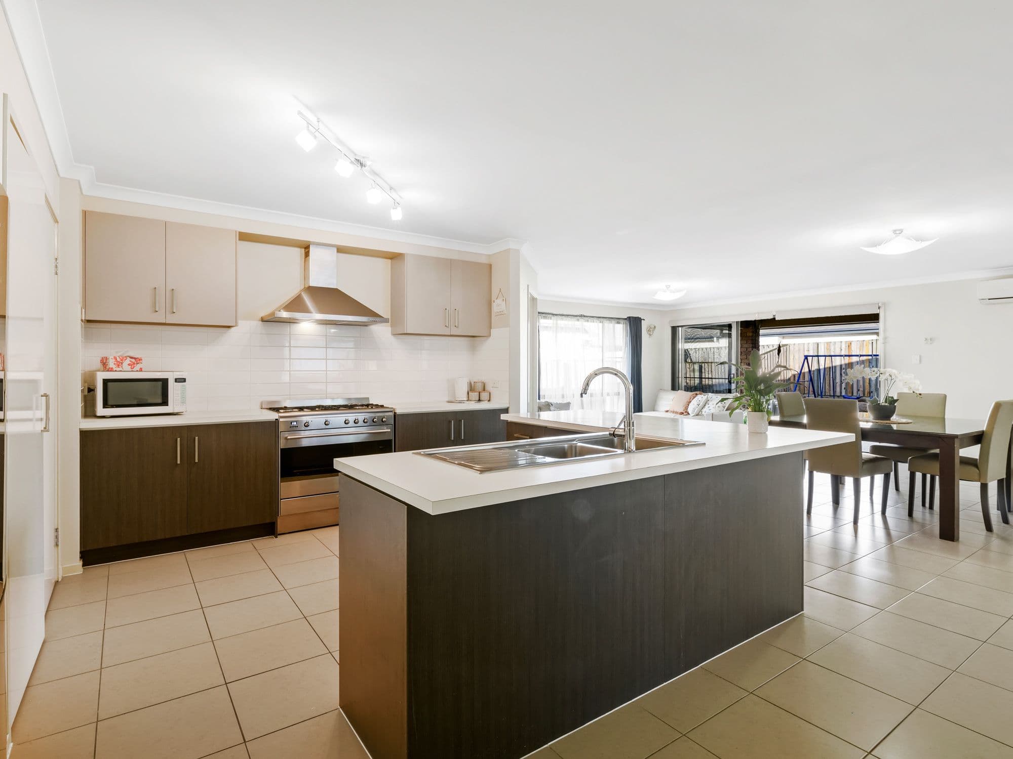 42 Siedofsky Street, Redbank Plains QLD 4301, Redbank Plains - Thumbnail 4