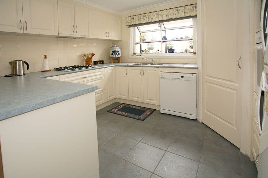1 Brush Grove, GLEN WAVERLEY VIC 3150, Glen Waverley - Thumbnail 2