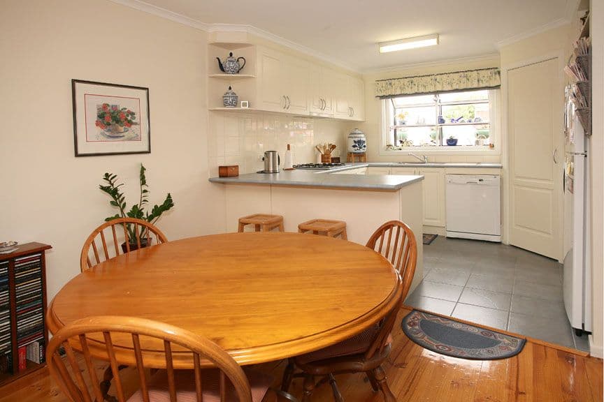 1 Brush Grove, GLEN WAVERLEY VIC 3150, Glen Waverley - Thumbnail 4