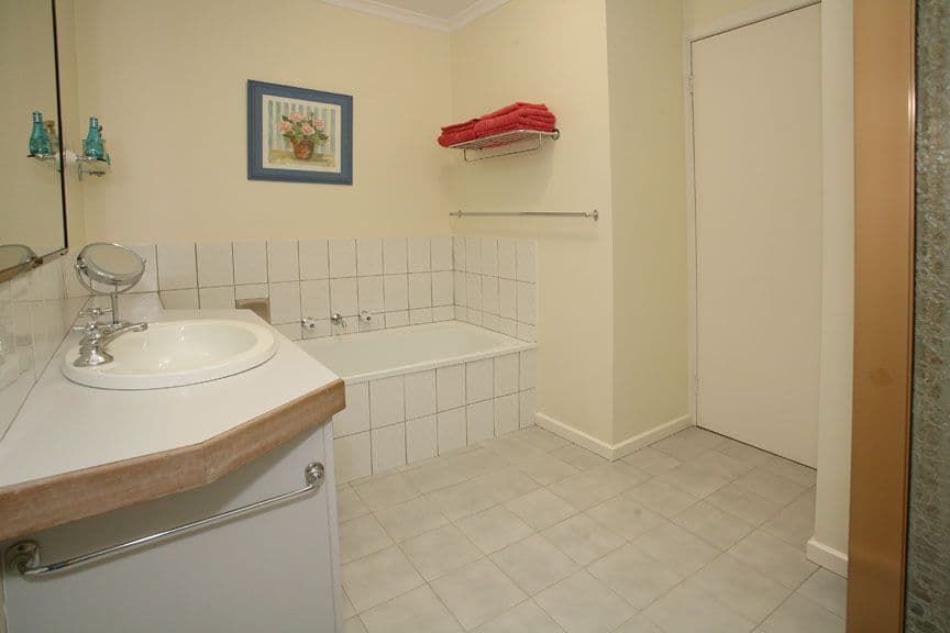 1 Brush Grove, GLEN WAVERLEY VIC 3150, Glen Waverley - Thumbnail 5