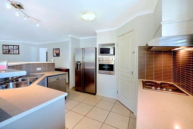 10 Duranta Street, ORMEAU QLD 4208, Ormeau - Thumbnail 3