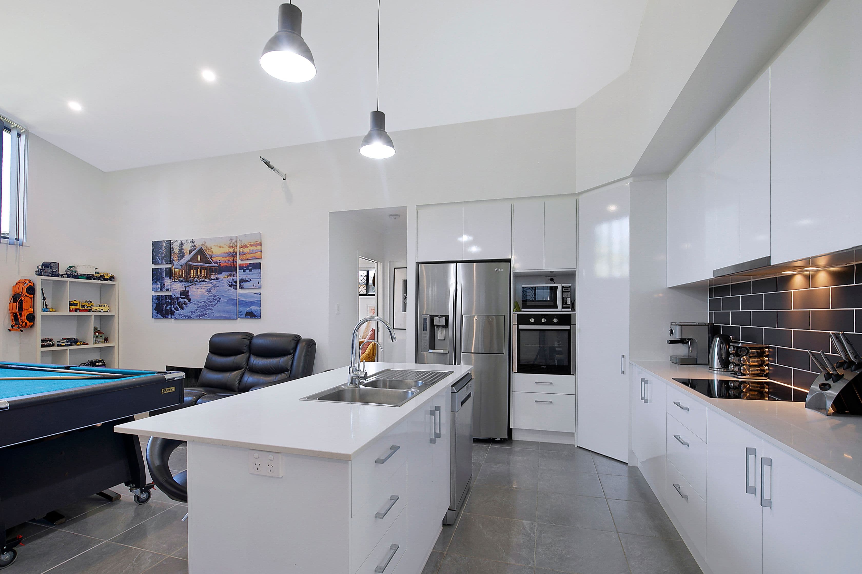 12 Hampshire Crescent, Alexandra Hills QLD 4161, Alexandra Hills - Thumbnail 2