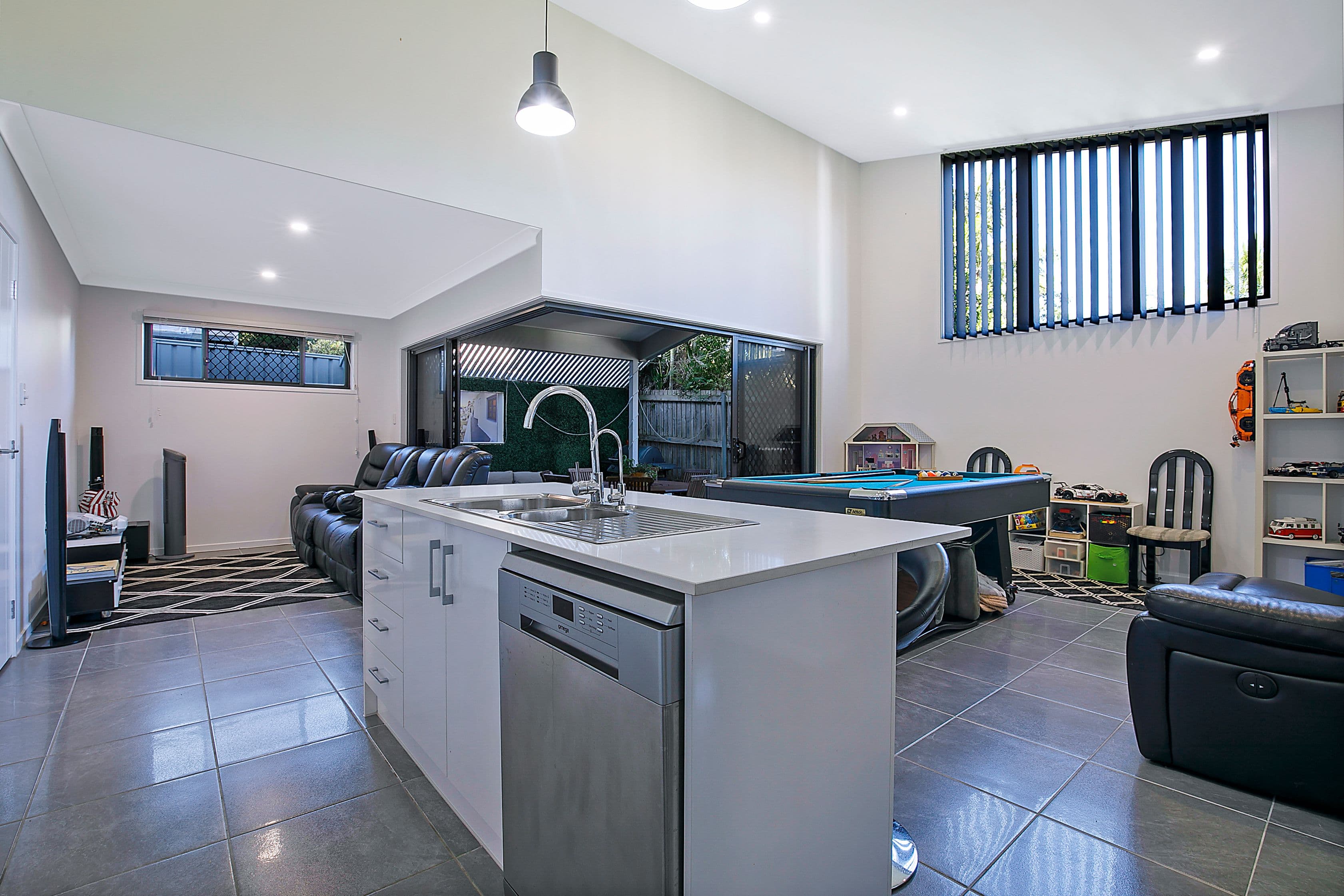 12 Hampshire Crescent, Alexandra Hills QLD 4161, Alexandra Hills - Thumbnail 3