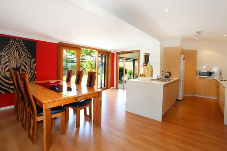 32 Allambi Avenue, BROADBEACH WATERS QLD 4218, Broadbeach Waters - Thumbnail 3