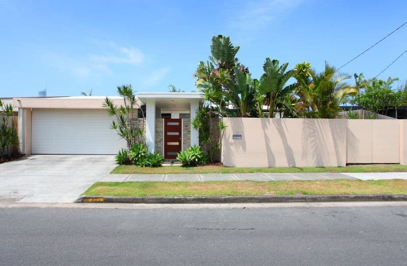 32 Allambi Avenue, BROADBEACH WATERS QLD 4218, Broadbeach Waters - Thumbnail 4