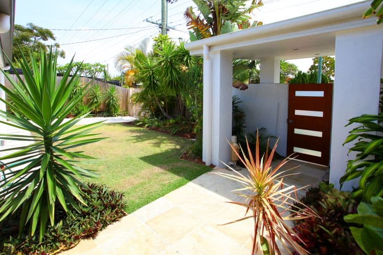 32 Allambi Avenue, BROADBEACH WATERS QLD 4218, Broadbeach Waters - Thumbnail 6