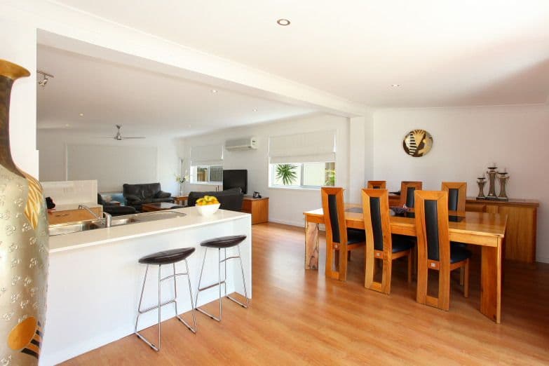 32 Allambi Avenue, BROADBEACH WATERS QLD 4218, Broadbeach Waters - Thumbnail 8