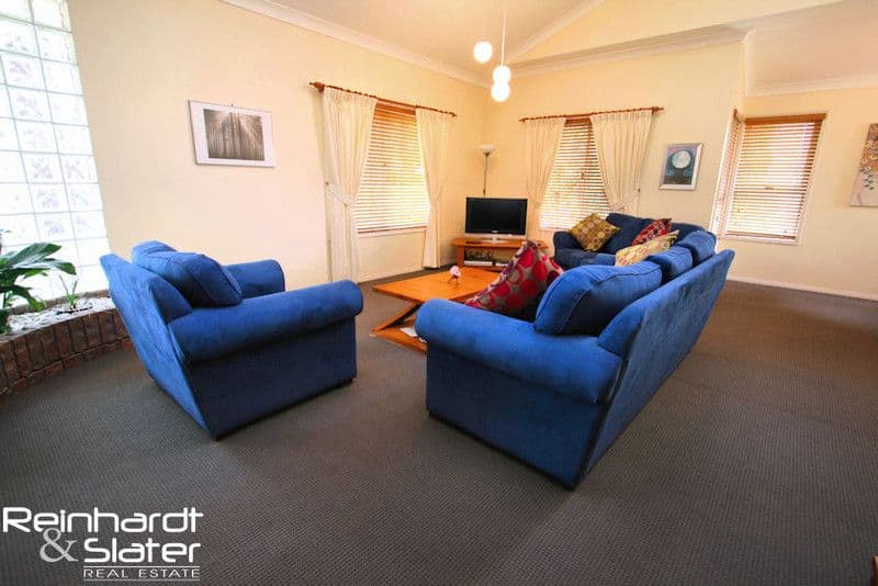 33 Daniel Drive, ALBANY CREEK QLD 4035, Albany Creek - Thumbnail 4