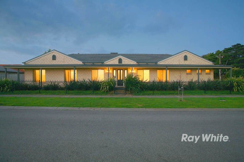 17 Satin Street, CRANBOURNE VIC 3977, Cranbourne - Thumbnail 2
