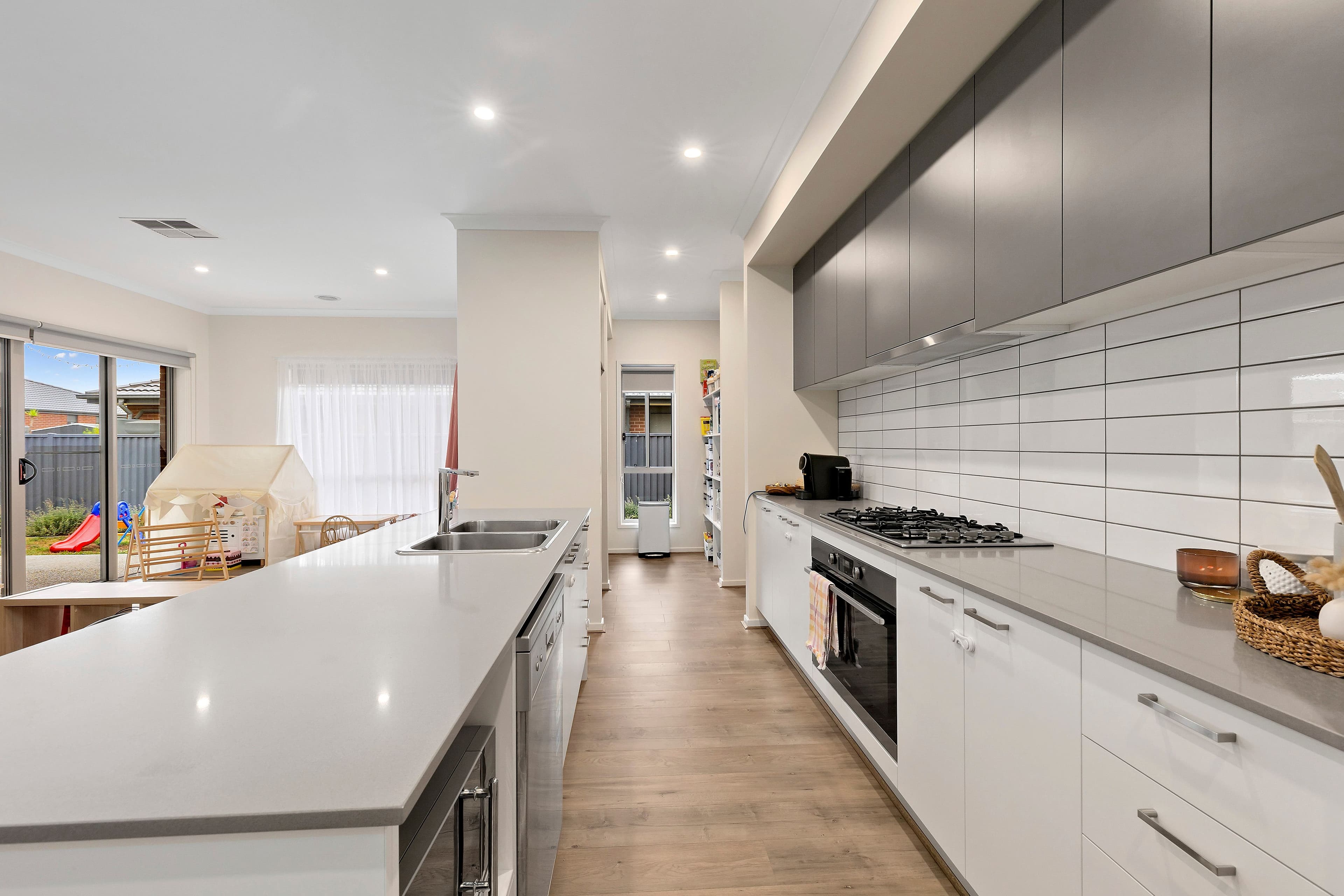 17 Lugano Avenue, Alfredton VIC 3350, Alfredton - Thumbnail 2