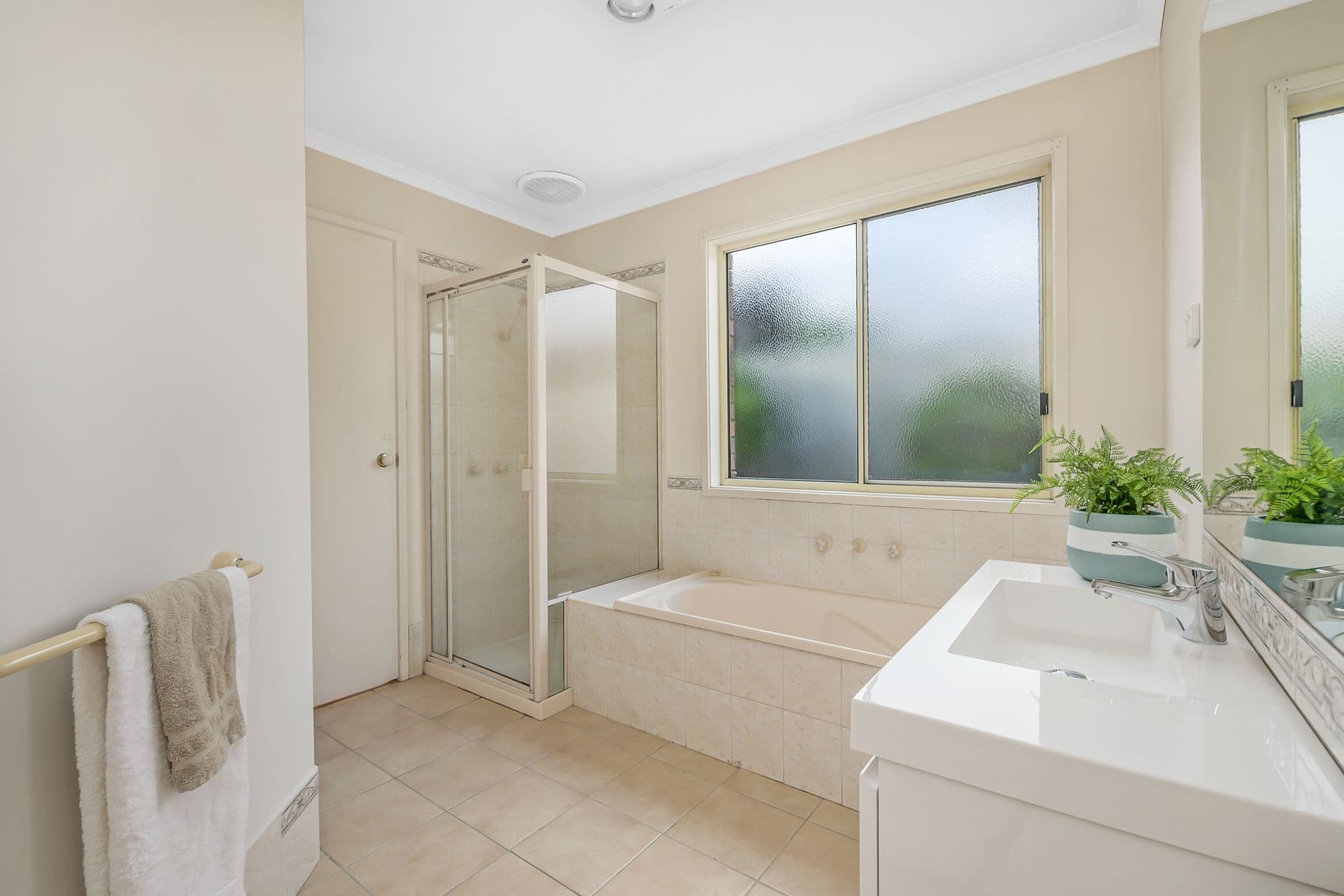 9 Hartsmere Drive, Berwick VIC 3806, Berwick - Thumbnail 6