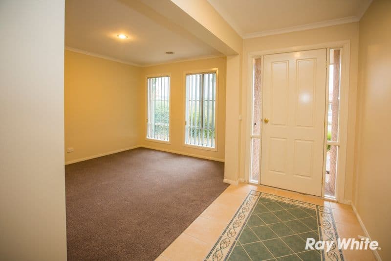 10 Park Boulevard, PAKENHAM VIC 3810, Pakenham - Thumbnail 2