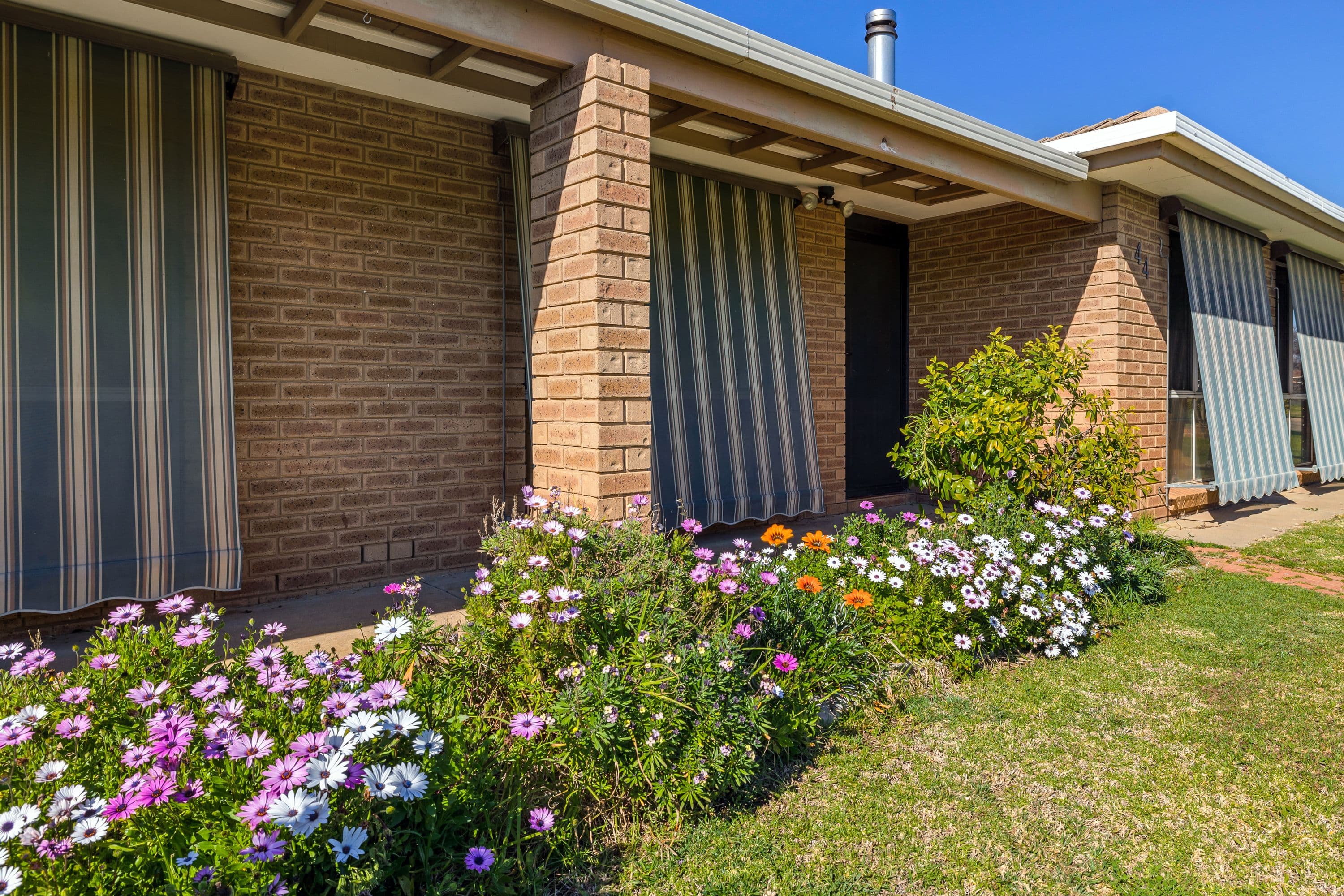 44 Karoom Drive, Glenfield Park NSW 2650, Glenfield Park - Thumbnail 2