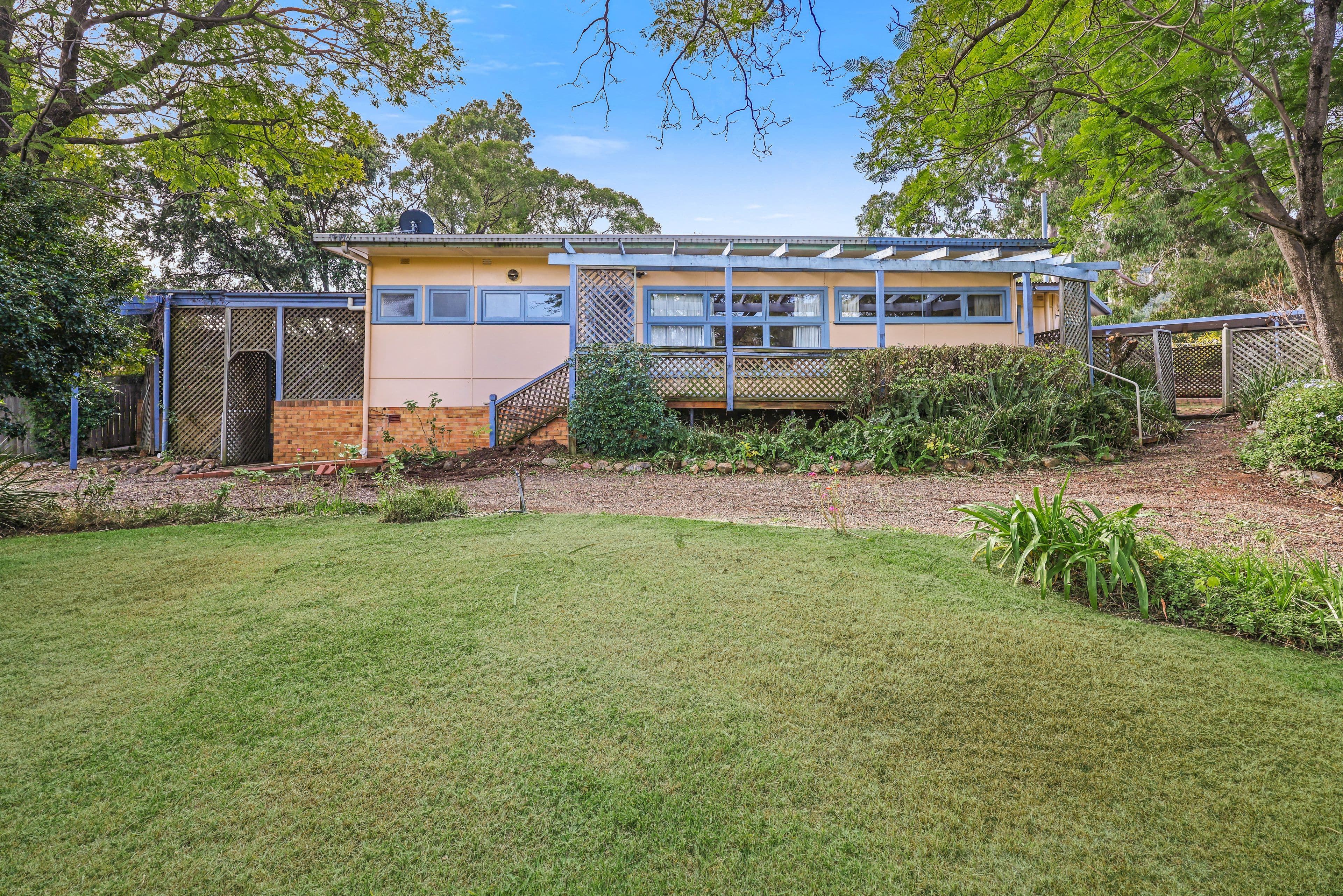 2 Varley Avenue, Tamworth NSW 2340, East Tamworth - Image 1