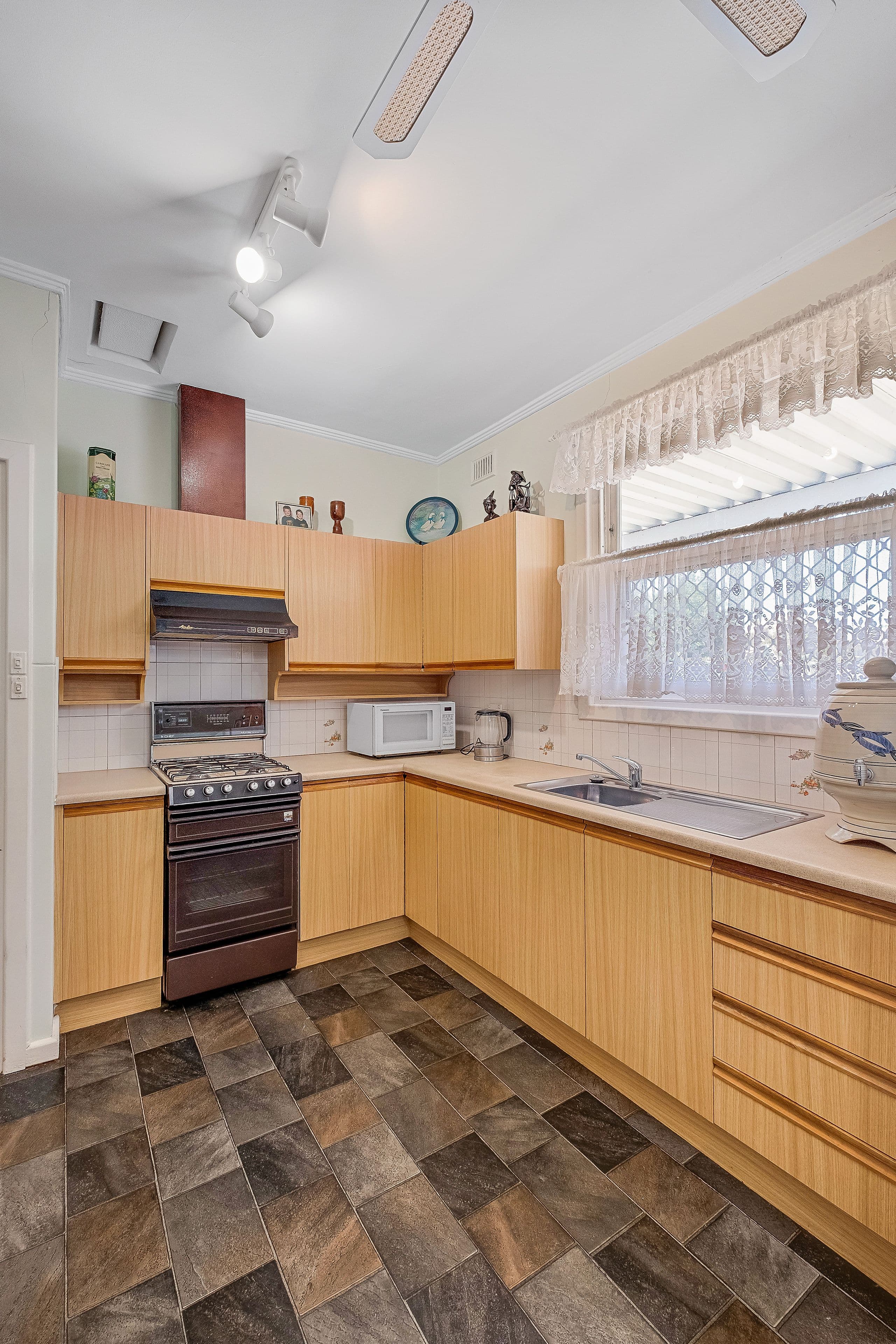 14 Masters Avenue, Oaklands Park SA 5046, Oaklands Park - Thumbnail 5