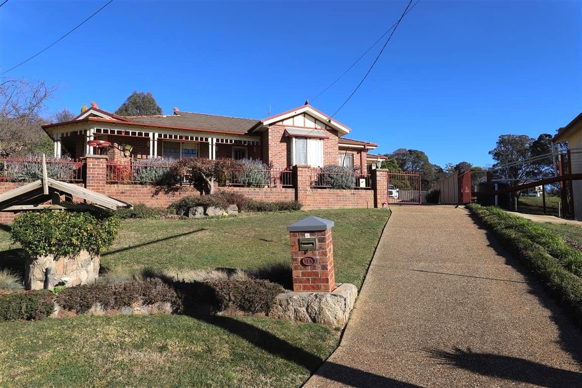 10 Royden Close, Batlow NSW 2730, Batlow - Image 1