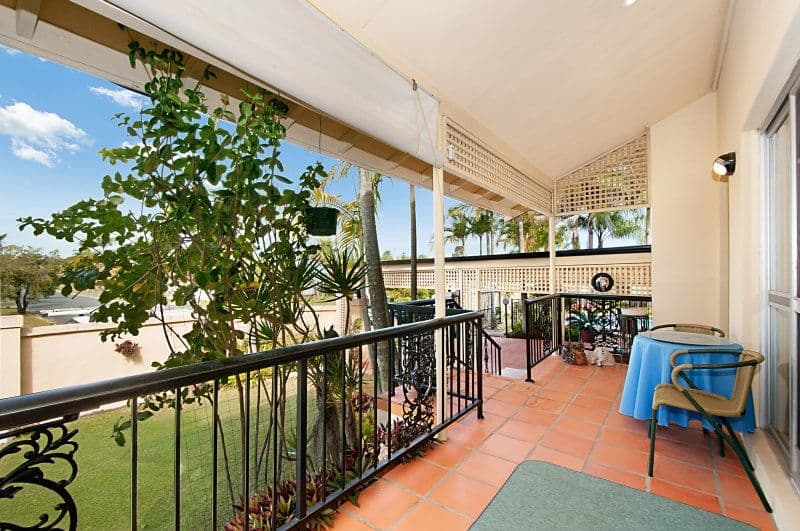 12 Kinloch Avenue, BENOWA QLD 4217, Benowa - Thumbnail 2