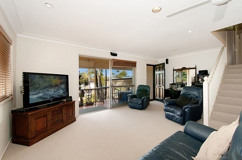 12 Kinloch Avenue, BENOWA QLD 4217, Benowa - Thumbnail 4