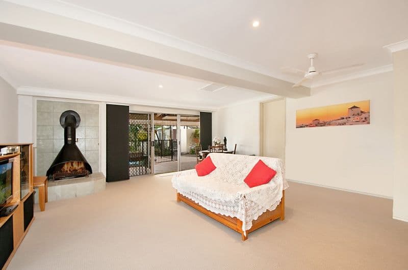 12 Kinloch Avenue, BENOWA QLD 4217, Benowa - Thumbnail 7