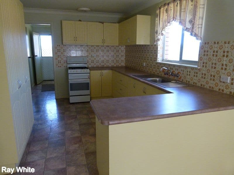 233 Farnell Street, Forbes NSW 2871, Forbes - Thumbnail 2