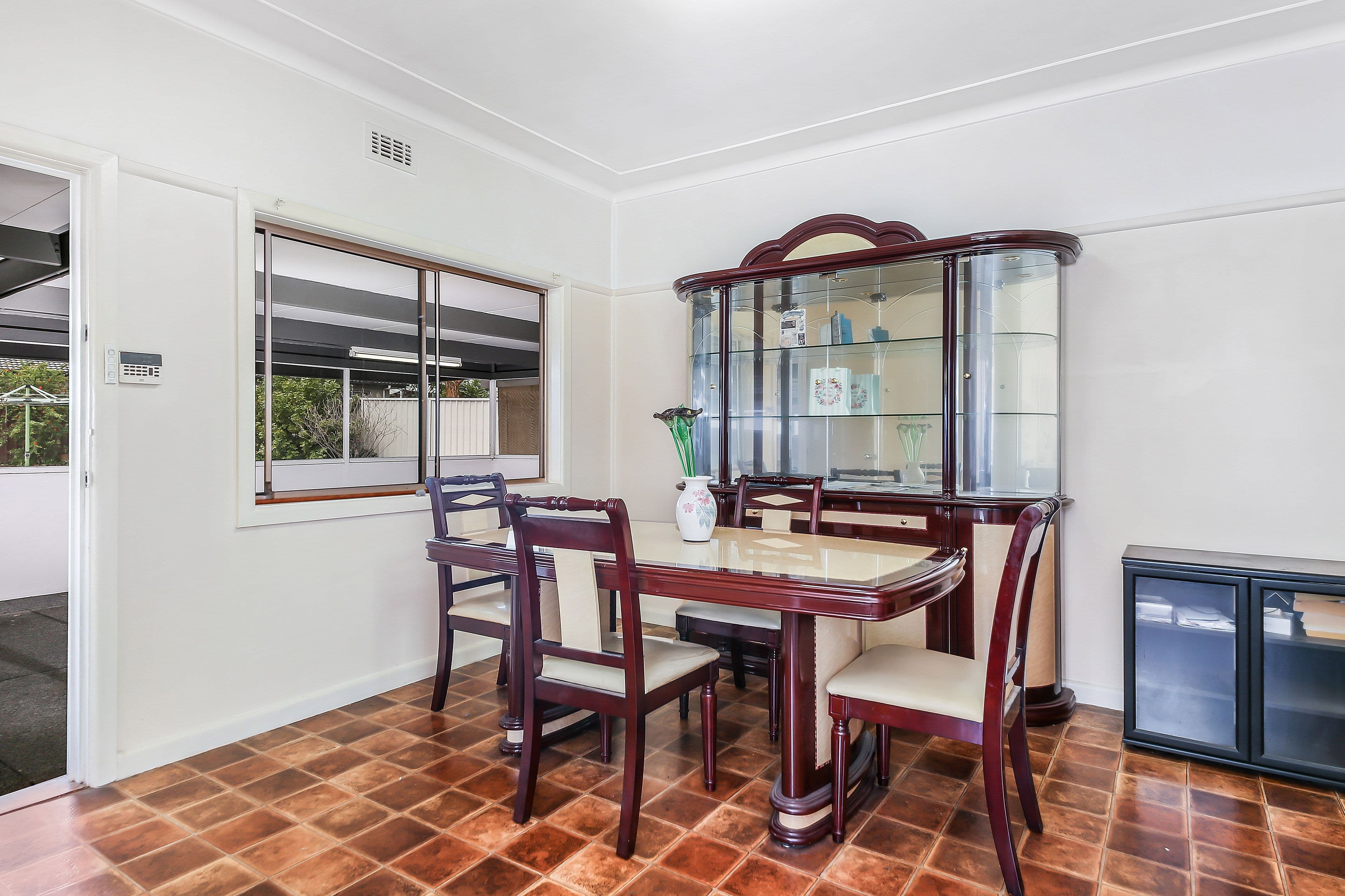 211 Henry Lawson Drive, Georges Hall - Thumbnail 5