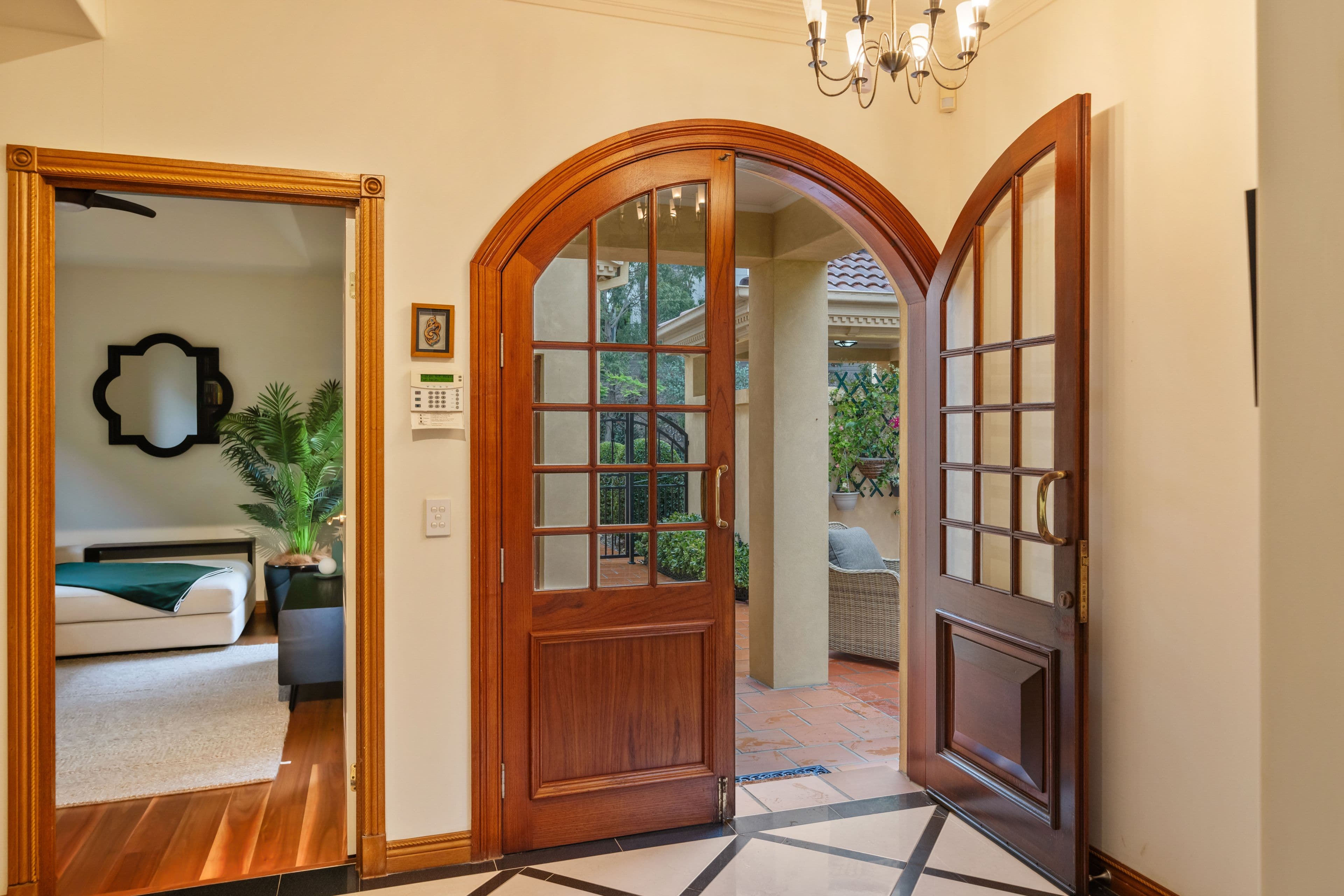 8045 The Parkway, Sanctuary Cove QLD 4212, Sanctuary Cove - Thumbnail 2