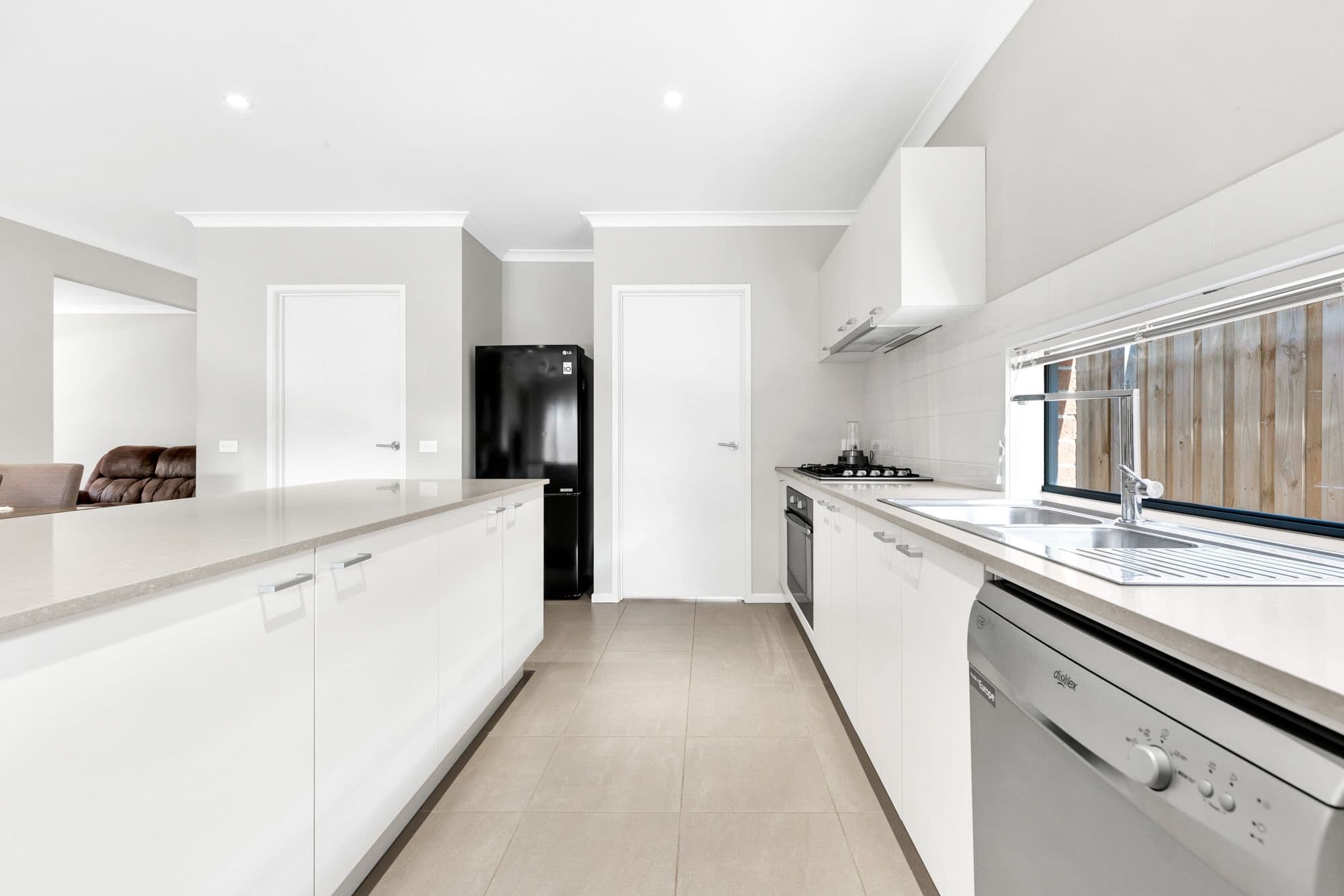 37 Cheyne Street, Werribee VIC 3030, Werribee - Thumbnail 3