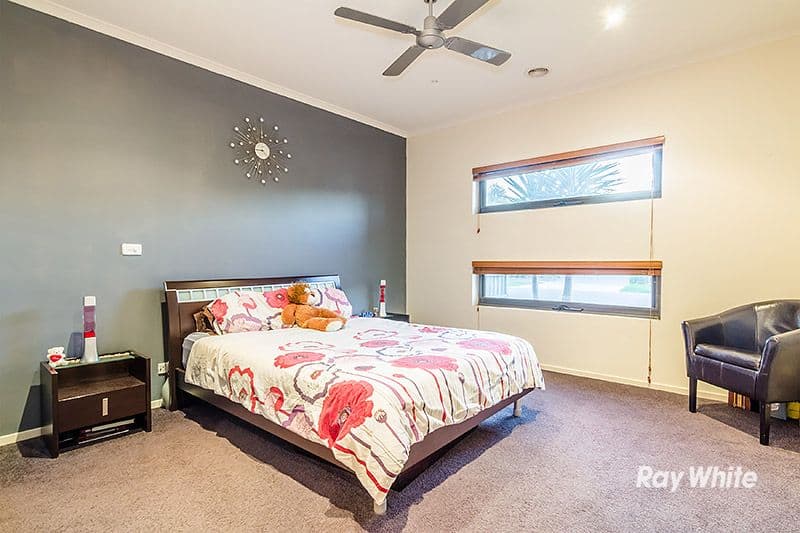 22 Black Caesar Drive, Cranbourne East VIC 3977, Cranbourne East - Thumbnail 2