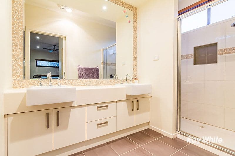 22 Black Caesar Drive, Cranbourne East VIC 3977, Cranbourne East - Thumbnail 3