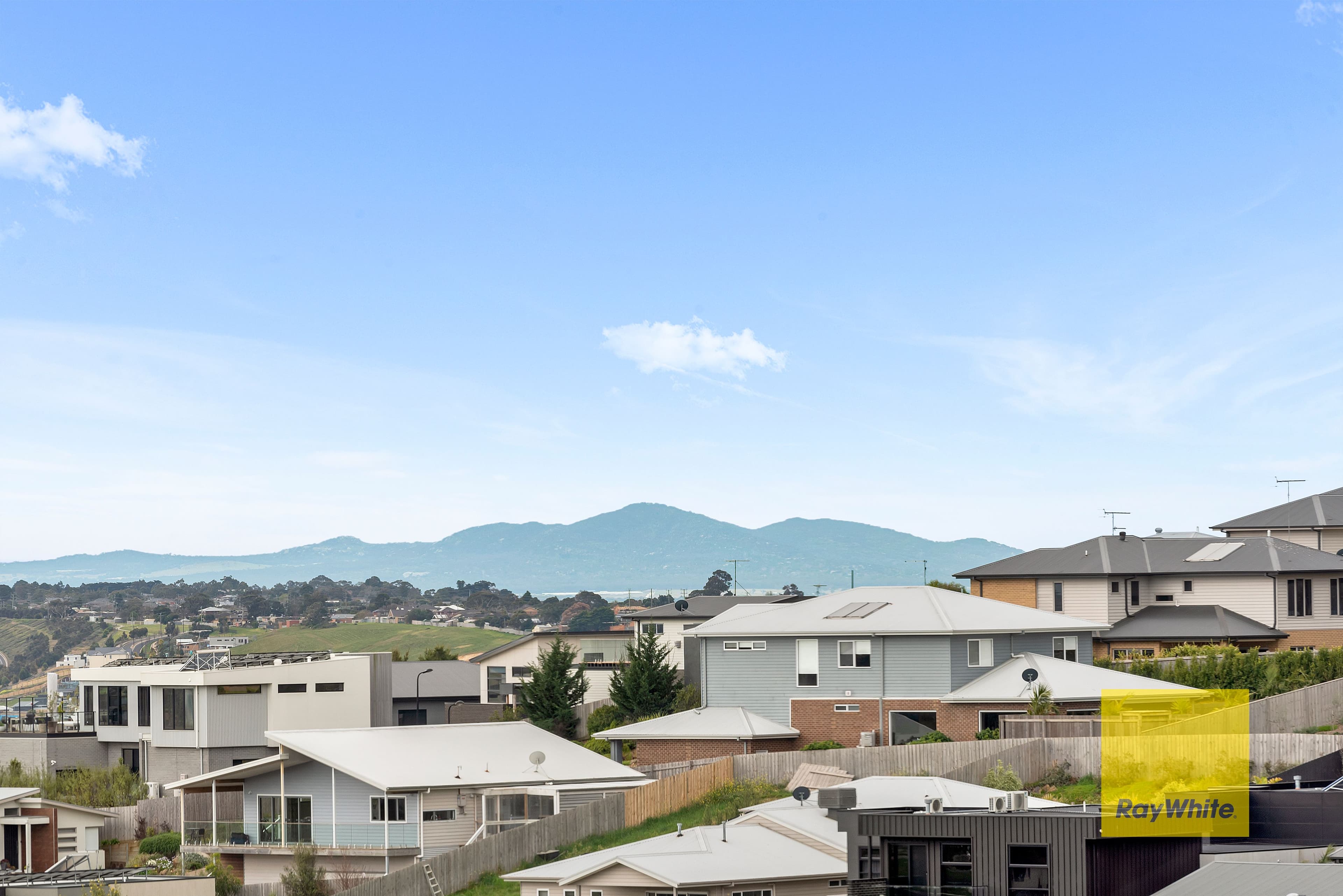 9 Regal Street, Highton VIC 3216, Highton - Thumbnail 2