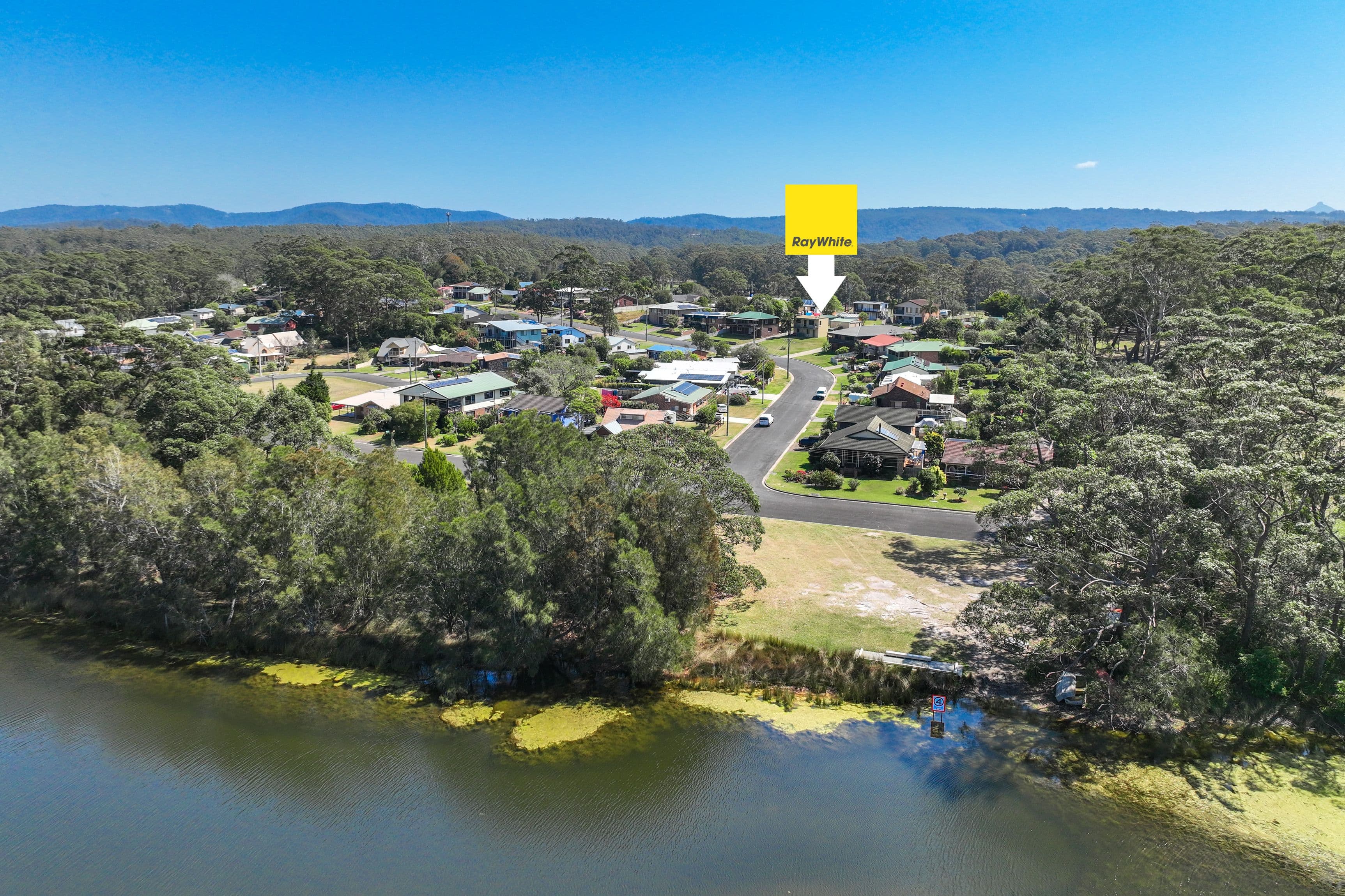 13 Torquay Drive, Lake Tabourie NSW 2539, Lake Tabourie - Thumbnail 3