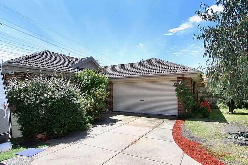 53 Peugeot Pursuit, MILL PARK VIC 3082, Mill Park - Image 1
