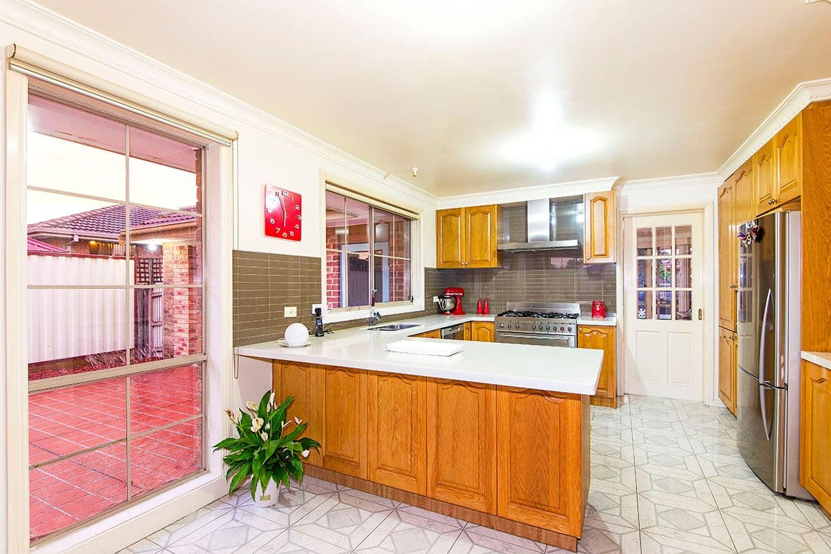 13 Stradella Close, MILL PARK VIC 3082, Mill Park - Thumbnail 2