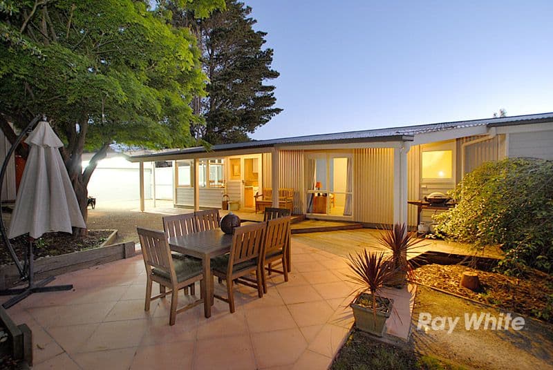 16 Cloverleigh Avenue, EMERALD VIC 3782, Emerald - Thumbnail 2