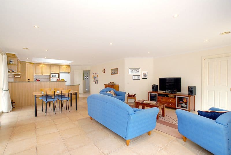 82  Bryden Drive, FERNTREE GULLY VIC 3156, Ferntree Gully - Thumbnail 3