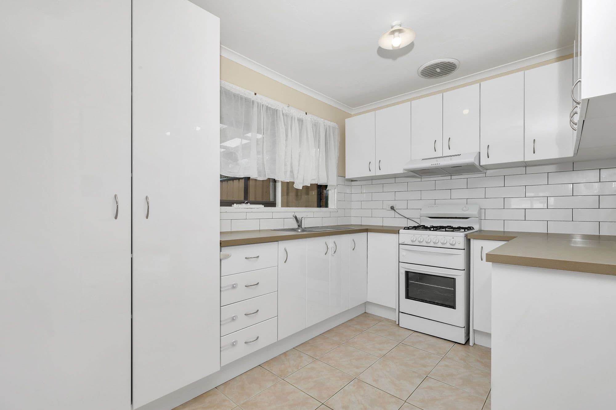 8 Murchison Court, Werribee VIC 3030, Werribee - Thumbnail 3