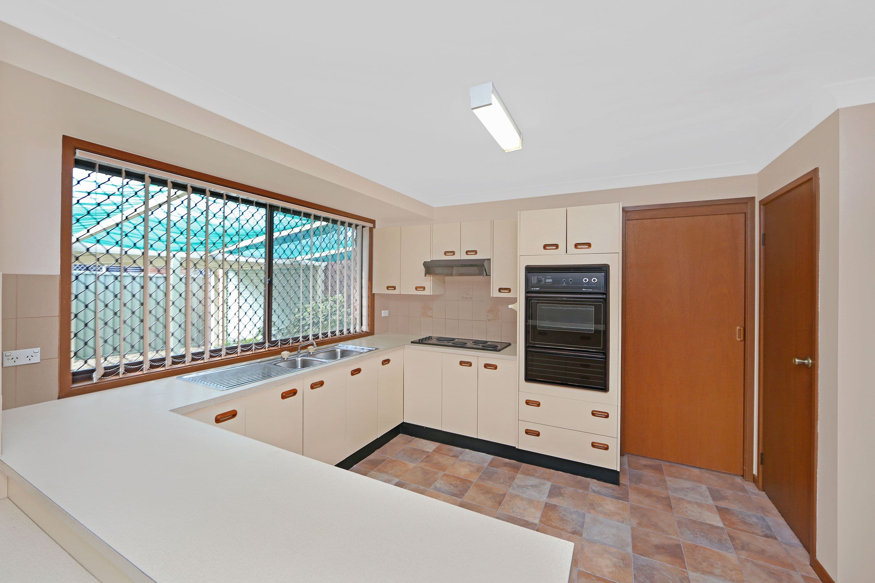 17 Casurina Close, Lake Haven - Thumbnail 2