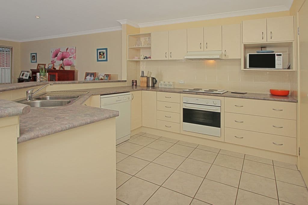 4 Stuart Place, Sunshine Bay - Thumbnail 2