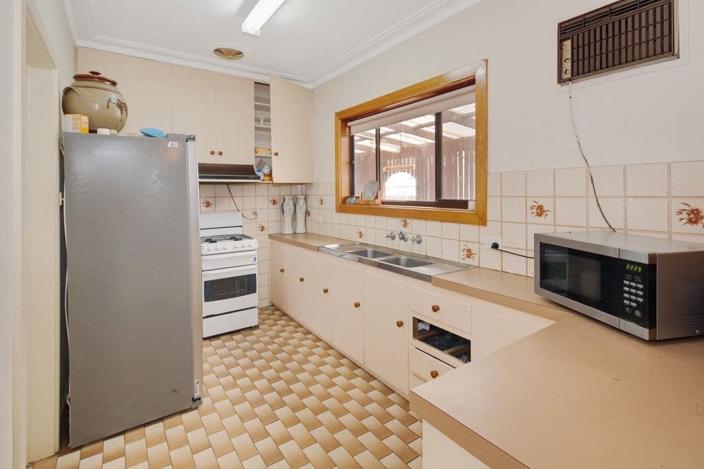 3 Waldemar Street, Wendouree VIC 3355, Wendouree - Thumbnail 4