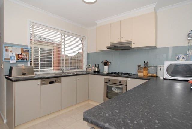 20 Ventosa Way, WERRIBEE VIC 3030, Werribee - Thumbnail 2