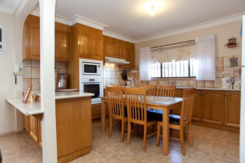 17 Coonawarra Drive, THOMASTOWN VIC 3074, Thomastown - Thumbnail 2