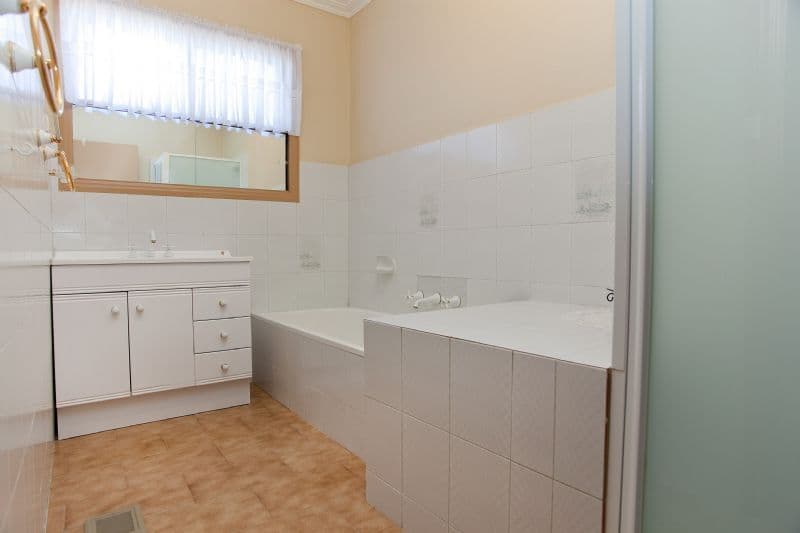 17 Coonawarra Drive, THOMASTOWN VIC 3074, Thomastown - Thumbnail 5