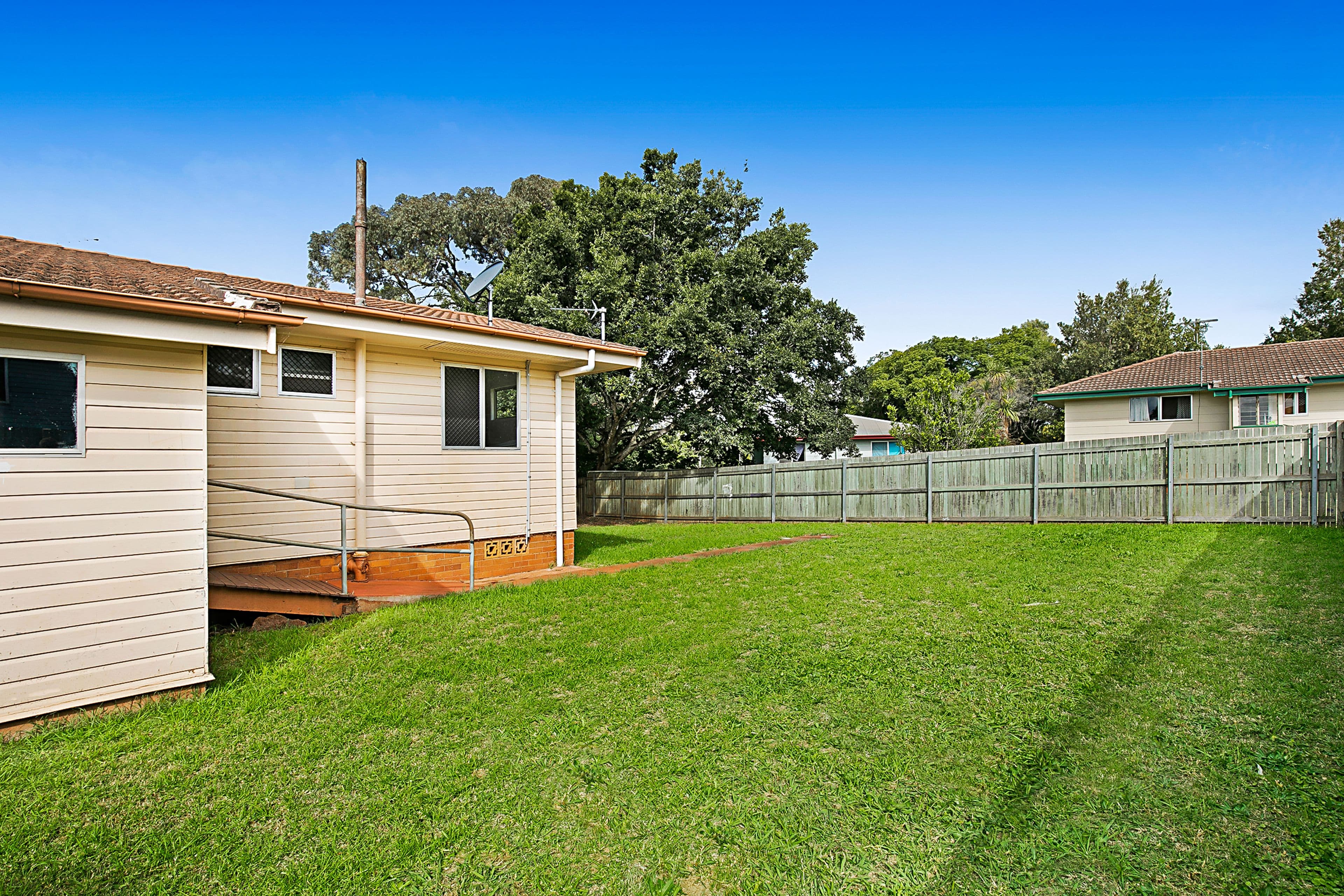 8 Dignan Street, Harristown QLD 4350, Harristown - Thumbnail 7