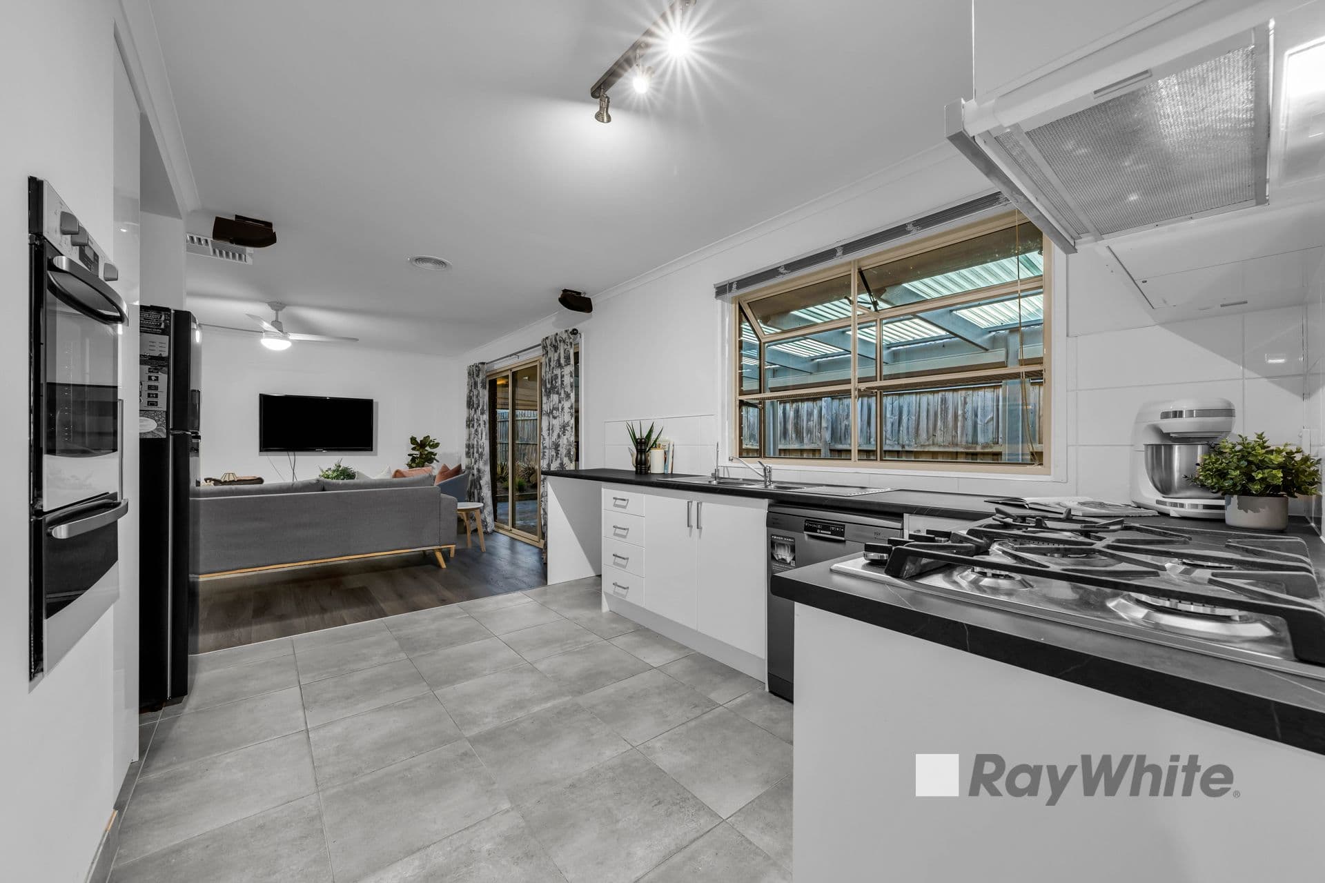 2 Rupertswood Rise, Narre Warren South VIC 3805, Narre Warren South - Thumbnail 2