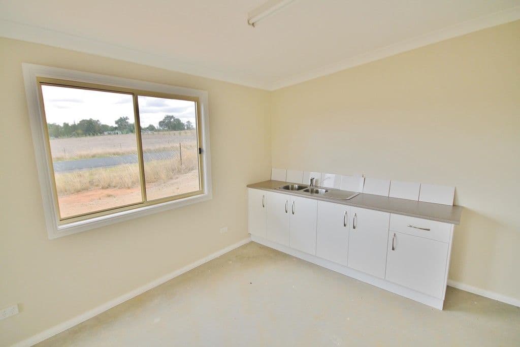 8D Old Temora Road, Young NSW 2594, Young - Thumbnail 3